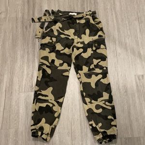 Camouflage high waisted trouser pants with belt